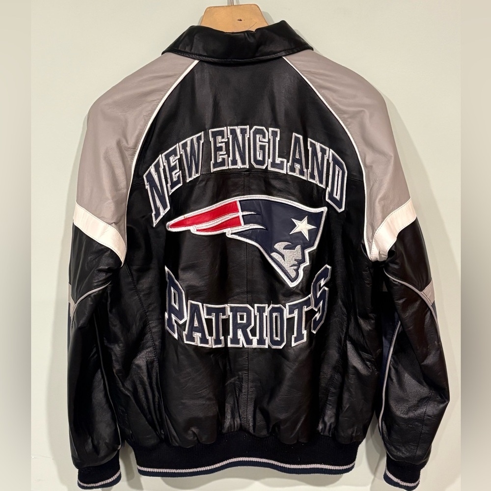 Patriots Genuine Leather Embroidered Jacket - Picture 7 of 9
